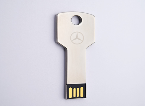 奔驰宣布下调价格，最高降幅达13.9万！携手斯乐克u盘工厂定制金属钥匙u盘回馈客户